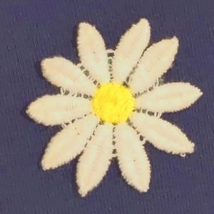 NWT VINATGE CAROLINA COLOURS S/S TOP WITH EMBROIDERED DAISY !Size Medium